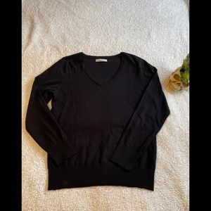 Black active USA sweater in size XL